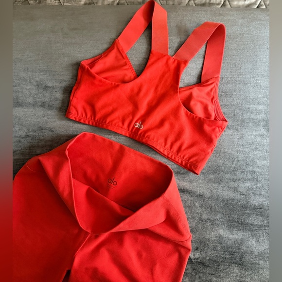 ALO Yoga Airbrush Red Sports Bra and Shorts Set sz SMALL - Picture 3 of 3